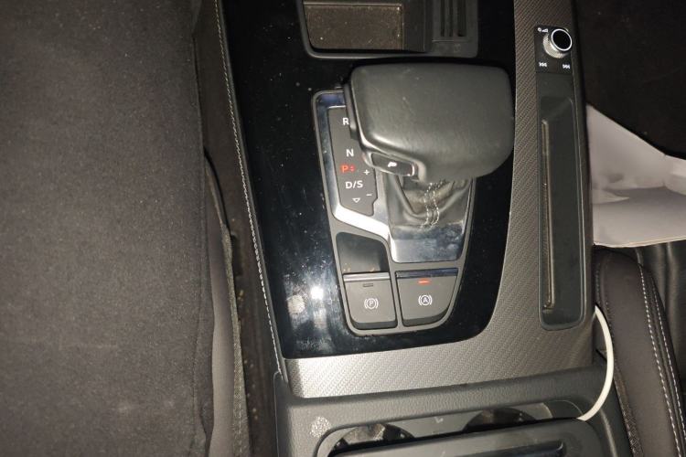 Used Audi Q5L 2022 40T Luxury Dynamic Model Gear Lever