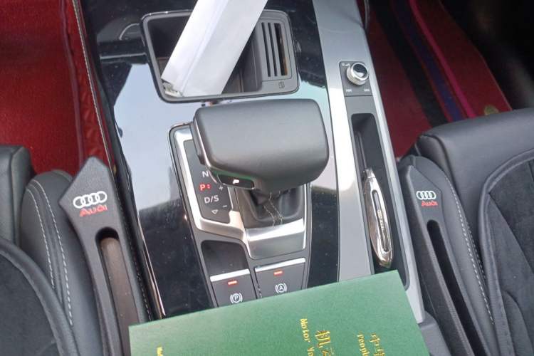 Used Audi Q5L 2022 40T Fashionable and Dynamic Model Gear Lever