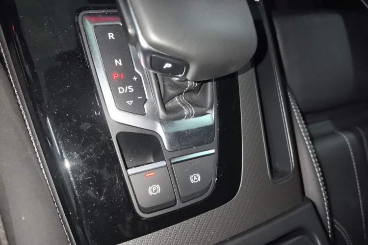 Used Audi Q5L 2022 Updated 45T Luxury Dynamic Version Gear Lever