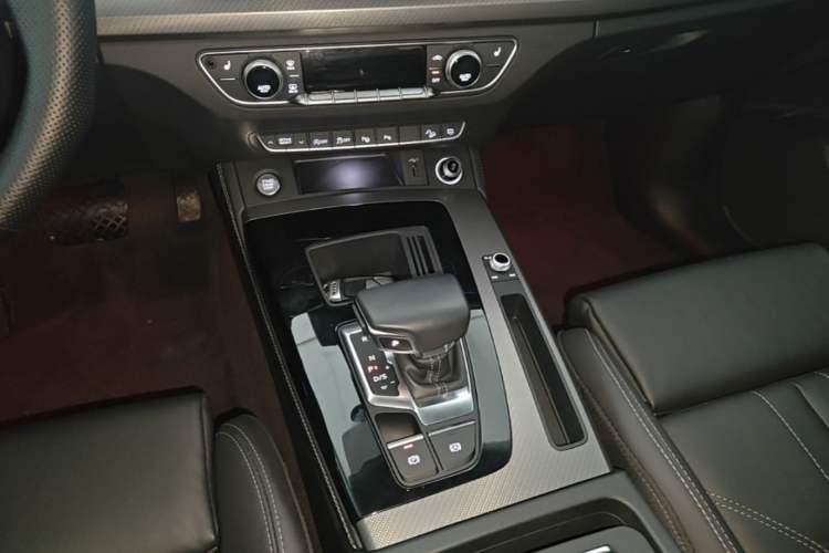 Used Audi Q5L 2022 Updated 40T Luxury Dynamic Edition Gear Lever