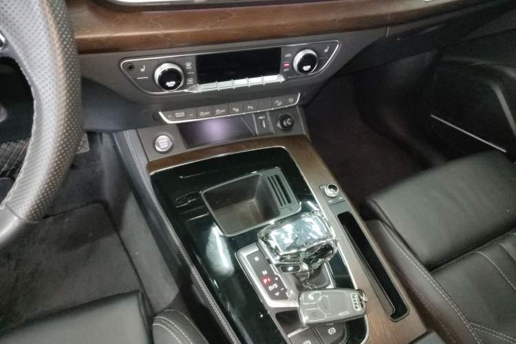Used Audi Q5L 2022 Updated 45T Luxury Dynamic Version Gear Lever
