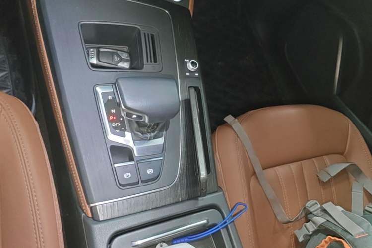 Used Audi Q5L 2022 Updated Version 40T Luxury Elegant Edition Gear Lever
