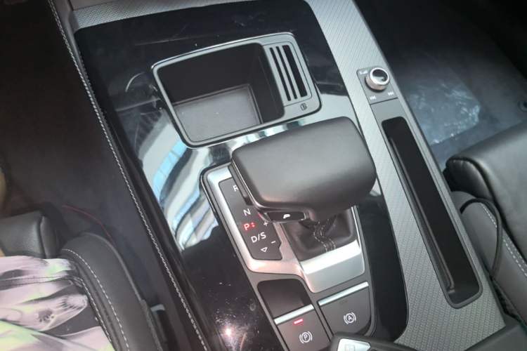Used Audi Q5L 2022 40T Luxury Dynamic Model Gear Lever