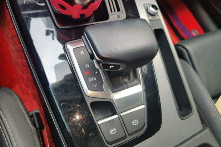 Used Audi Q5L 2022 40T Fashionable and Dynamic Model Gear Lever