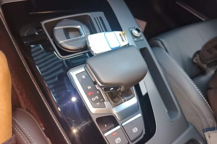 Used Audi Q5L 2022 Updated 45T Luxury Dynamic Version Gear Lever