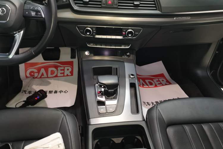 Used Audi Q5L 2022 40T Fashionable and Elegant Model Gear Lever