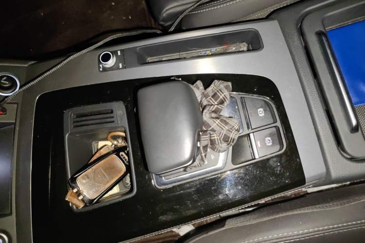 Used Audi Q5L 2022 40T Fashionable and Dynamic Model Gear Lever