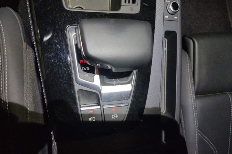 Used Audi Q5L 2022 40T Luxury Dynamic Model Gear Lever
