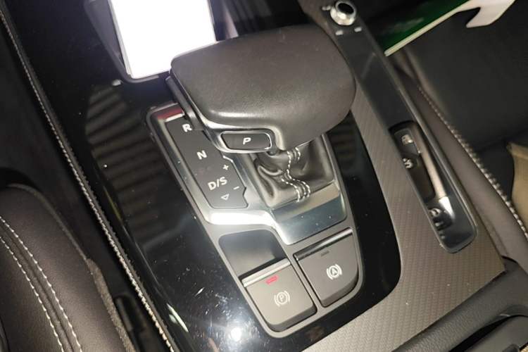 Used Audi Q5L 2022 Updated 40T Luxury Dynamic Edition Gear Lever