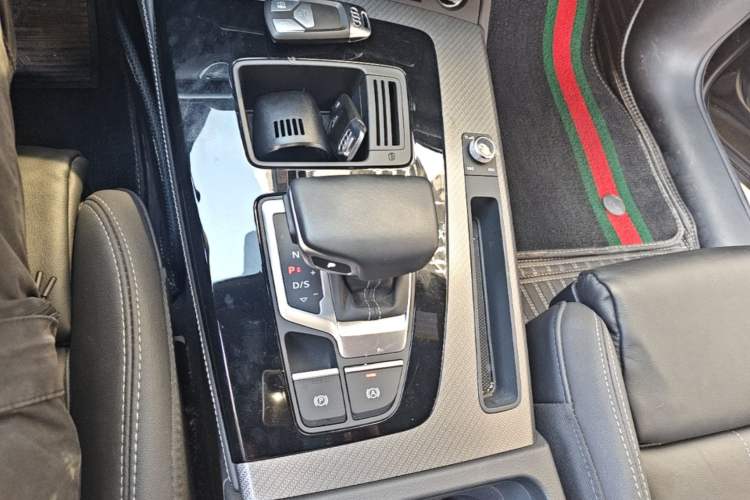 Used Audi Q5L 2022 Updated 40T Luxury Dynamic Edition Gear Lever