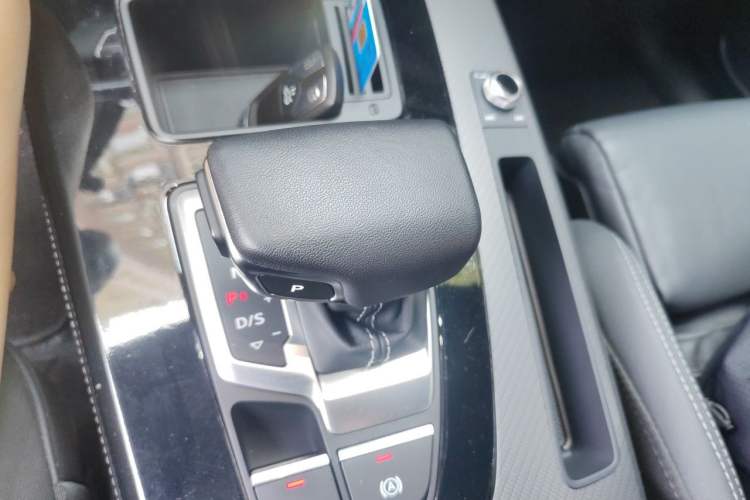 Used Audi Q5L 2022 Updated 40T Luxury Dynamic Edition Gear Lever