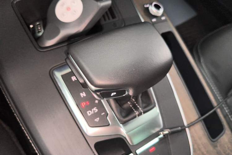 Used Audi Q5L 2022 40T Luxury Elegant Model Gear Lever