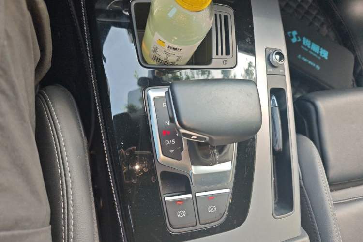 Used Audi Q5L 2022 40T Fashionable and Dynamic Model Gear Lever