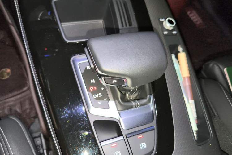 Used Audi Q5L 2022 Updated 45T Luxury Dynamic Version Gear Lever