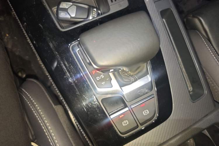 Used Audi Q5L 2022 Updated 40T Luxury Dynamic Edition Gear Lever