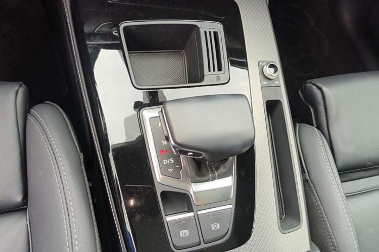 Used Audi Q5L 2022 Updated 45T Luxury Dynamic Version Gear Lever