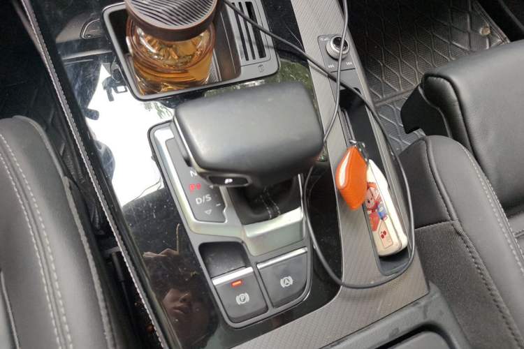 Used Audi Q5L 2022 40T RS Package Performance Model Gear Lever
