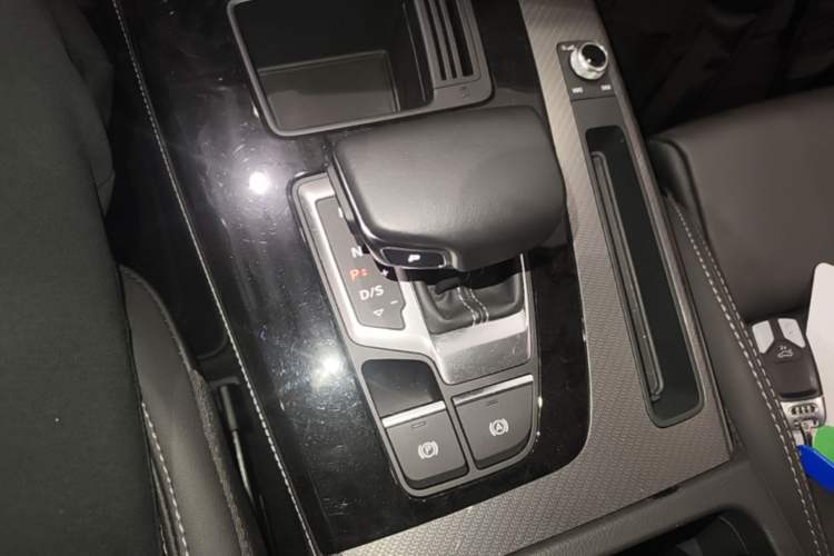 Used Audi Q5L 2022 Updated 40T Luxury Dynamic Edition Gear Lever