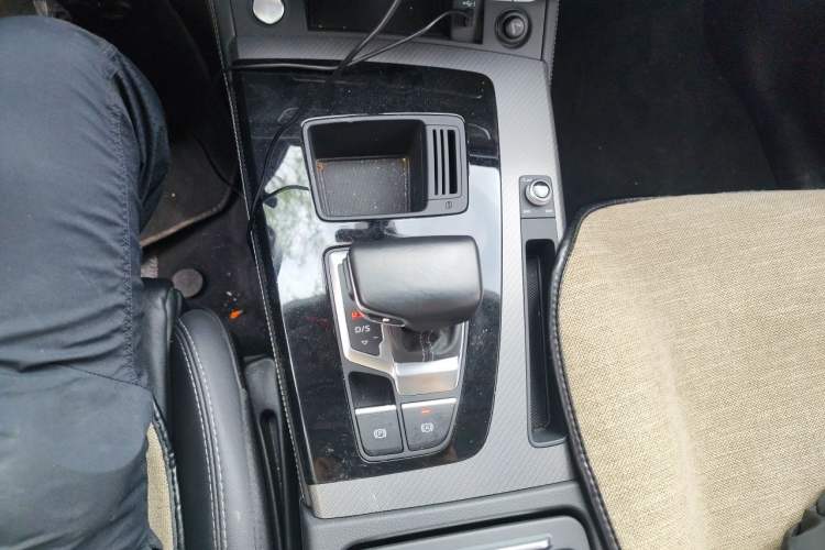 Used Audi Q5L 2022 40T Luxury Dynamic Model Gear Lever