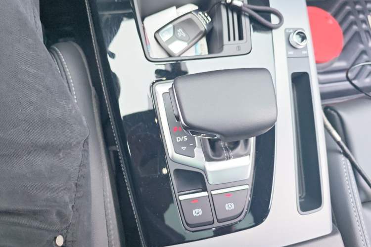 Used Audi Q5L 2022 40T Fashionable and Dynamic Model Gear Lever