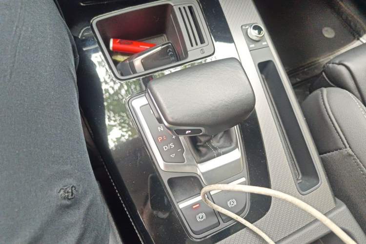 Used Audi Q5L 2022 40T Fashionable and Dynamic Model Gear Lever