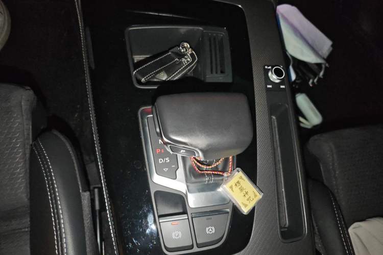 Used Audi Q5L 2022 45T Luxury Dynamic Model Gear Lever