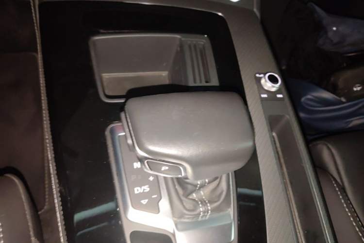 Used Audi Q5L 2022 Updated 40T Luxury Dynamic Edition Gear Lever