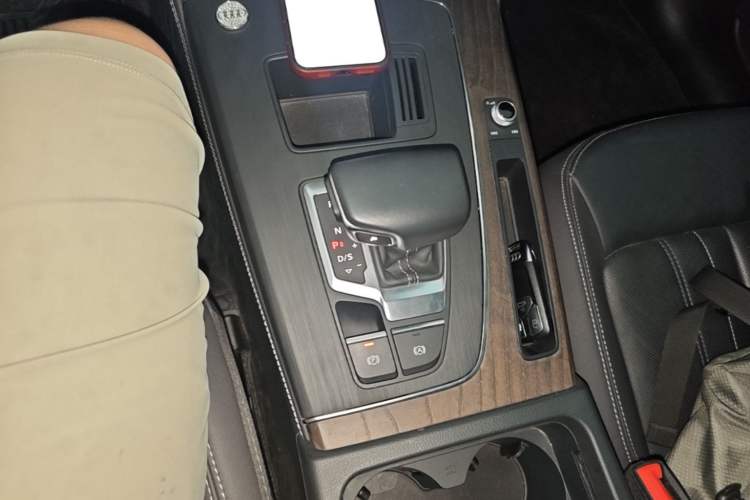 Used Audi Q5L 2022 40T Luxury Elegant Model Gear Lever