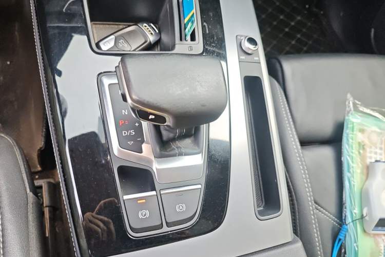 Used Audi Q5L 2022 40T Fashionable and Dynamic Model Gear Lever