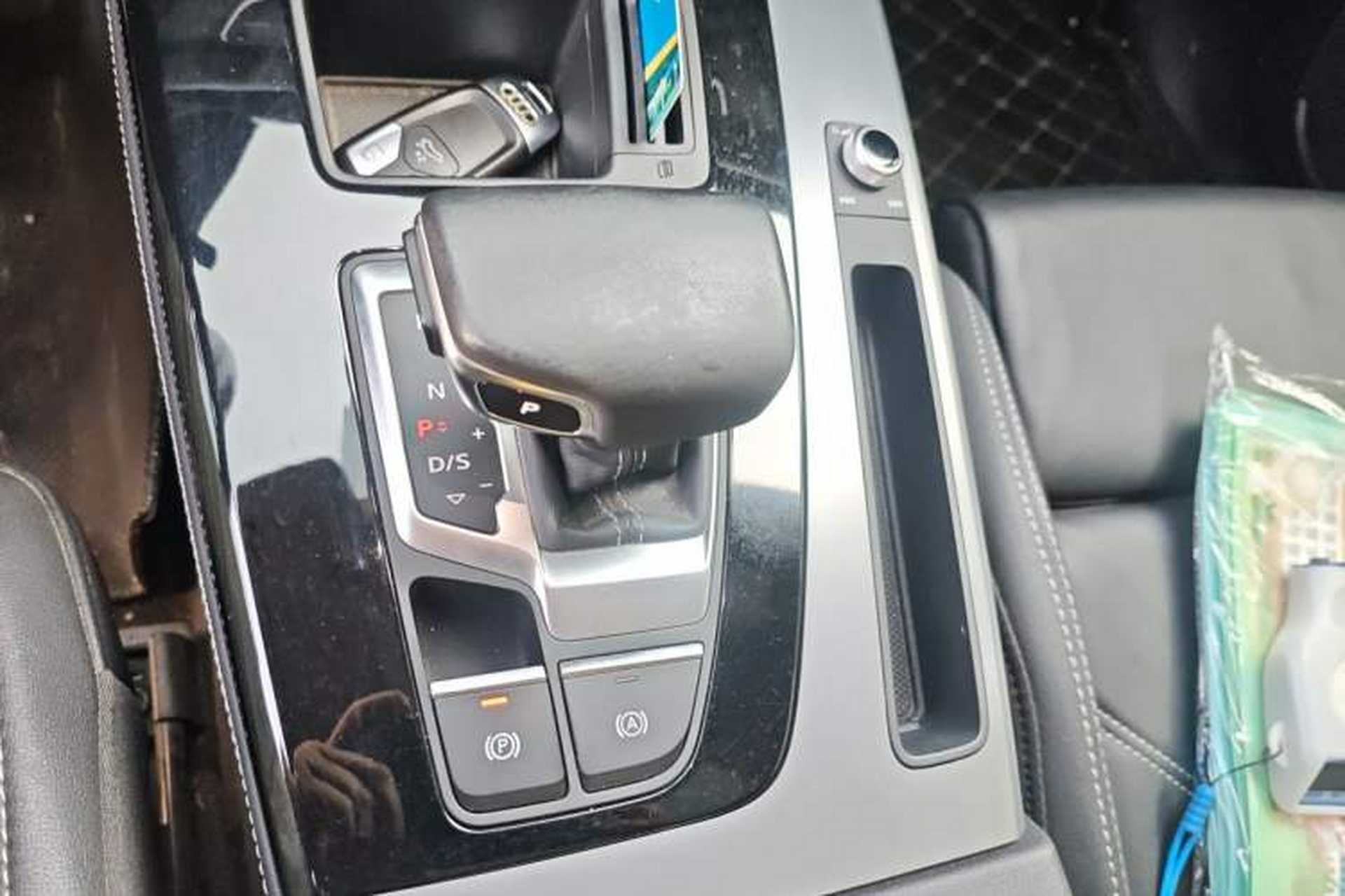 Used Audi Q5L 2022 40T Fashionable and Dynamic Model Gear Lever