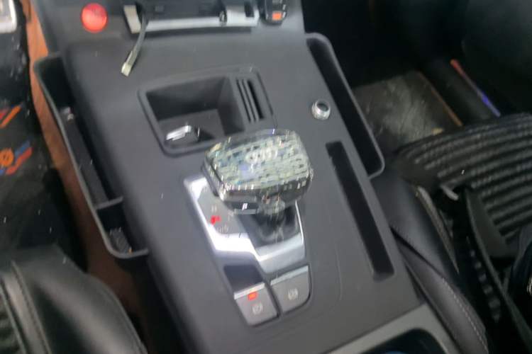 Used Audi Q5L 2022 40T Luxury Dynamic Model Gear Lever