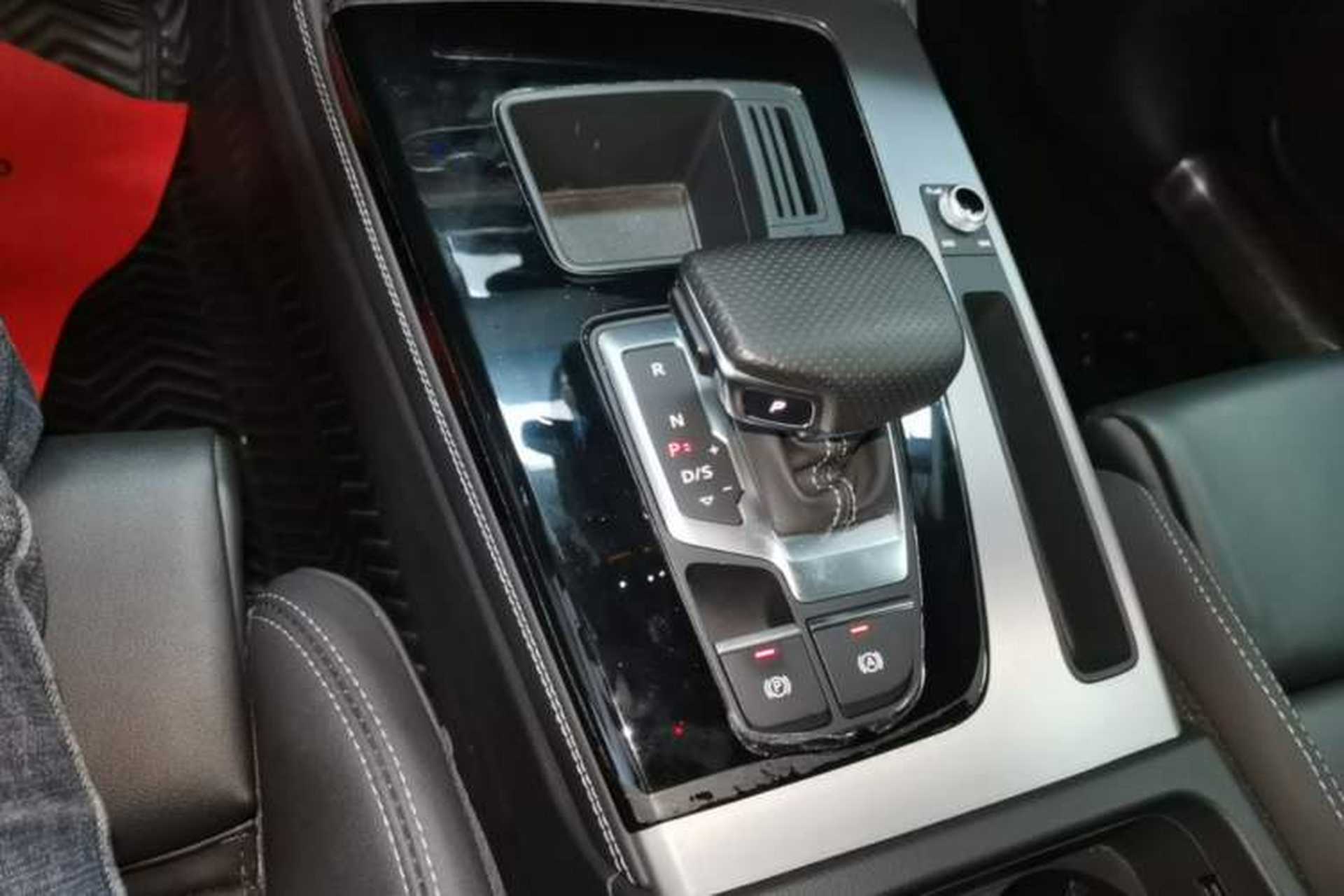 Used Audi Q5L 2022 40T Fashionable and Dynamic Model Gear Lever