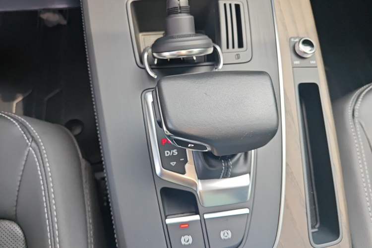 Used Audi Q5L 2022 Updated Version 40T Luxury Elegant Edition Gear Lever
