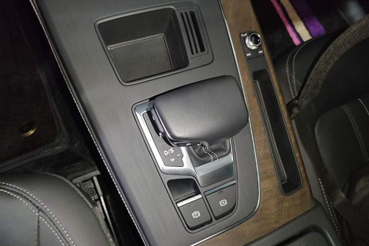 Used Audi Q5L 2022 Updated Version 45T Luxury Prestige Edition Gear Lever