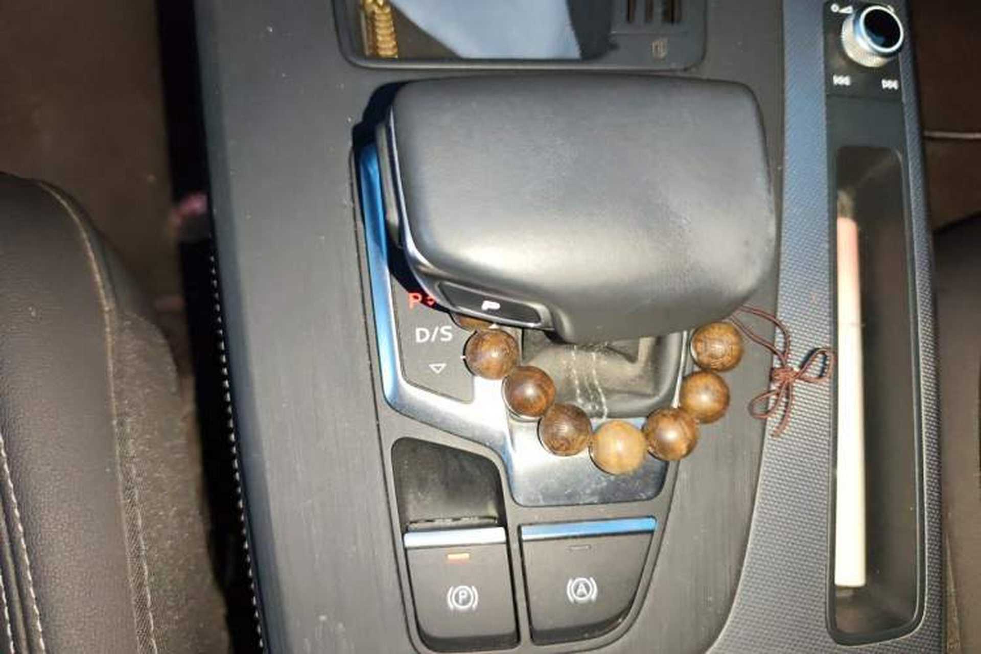 Used Audi Q5L 2022 40T Fashionable and Elegant Model Gear Lever
