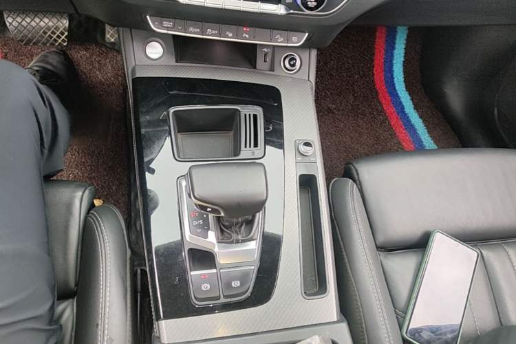 Used Audi Q5L 2022 Updated 40T Luxury Dynamic Edition Gear Lever