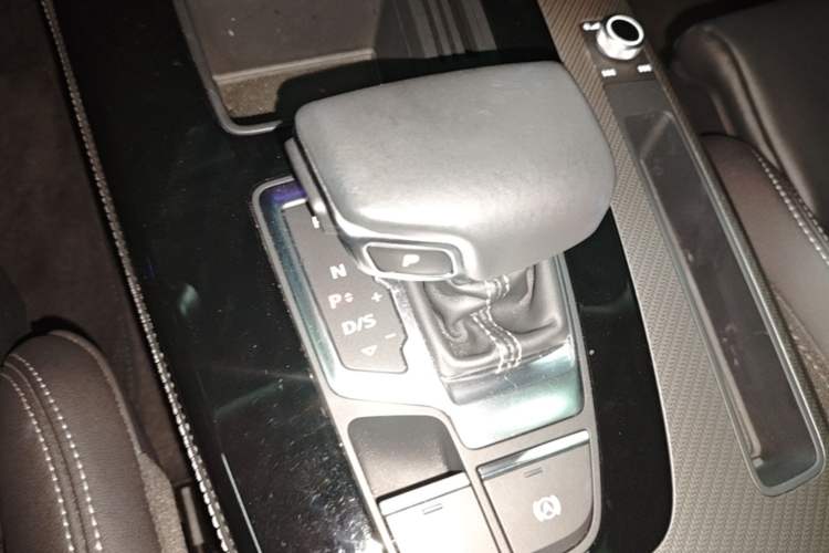 Used Audi Q5L 2022 45T Luxury Dynamic Model Gear Lever