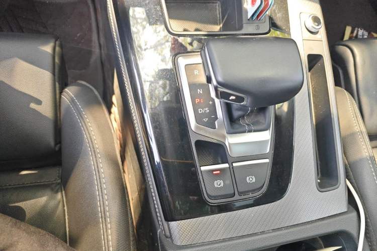 Used Audi Q5L 2022 40T Luxury Dynamic Model Gear Lever