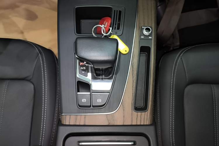 Used Audi Q5L 2022 Updated Version 40T Luxury Elegant Edition Gear Lever