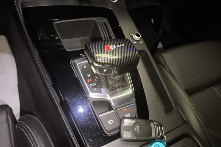 Used Audi Q5L 2022 40T Fashionable and Dynamic Model Gear Lever