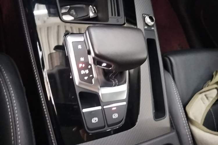 Used Audi Q5L 2022 Updated 40T Luxury Dynamic Edition Gear Lever