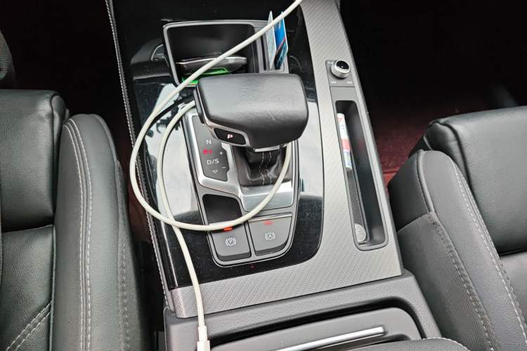 Used Audi Q5L 2022 Updated 45T Luxury Dynamic Version Gear Lever