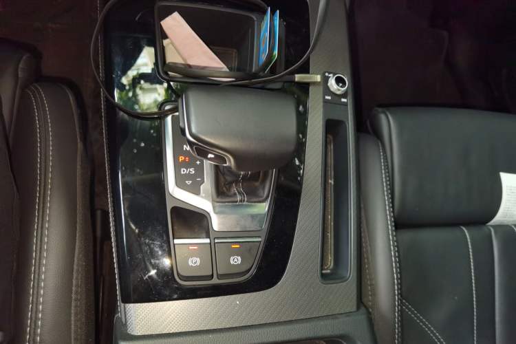 Used Audi Q5L 2022 40T Luxury Dynamic Model Gear Lever