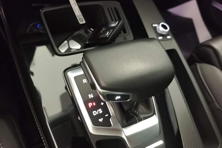 Used Audi Q5L 2022 Updated 45T Luxury Dynamic Version Gear Lever