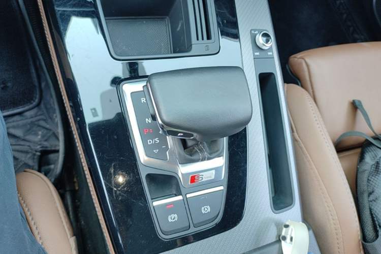 Used Audi Q5L 2022 Updated 40T Luxury Dynamic Edition Gear Lever