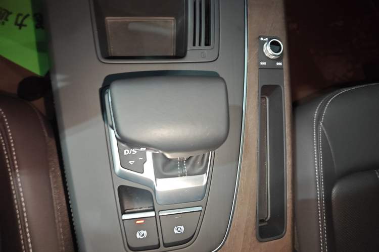 Used Audi Q5L 2022 40T Luxury Elegant Model Gear Lever
