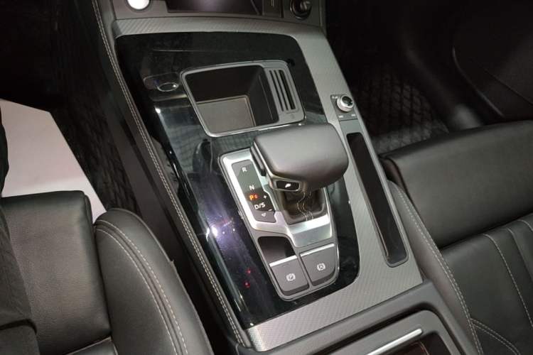 Used Audi Q5L 2022 40T Luxury Dynamic Model Gear Lever