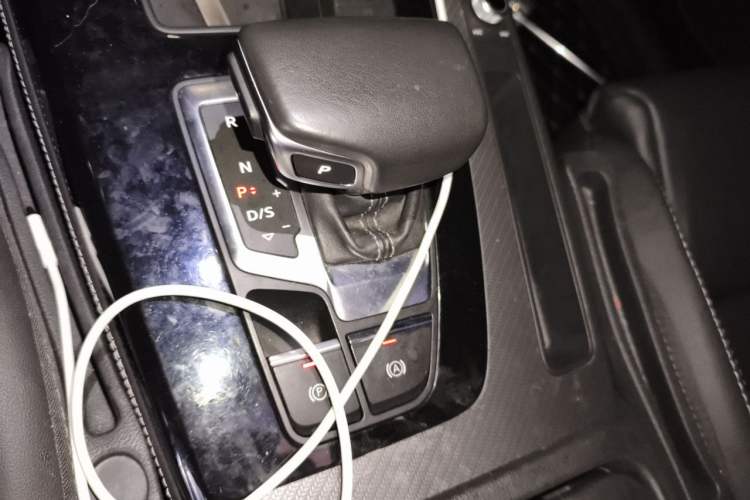 Used Audi Q5L 2022 40T Luxury Dynamic Model Gear Lever