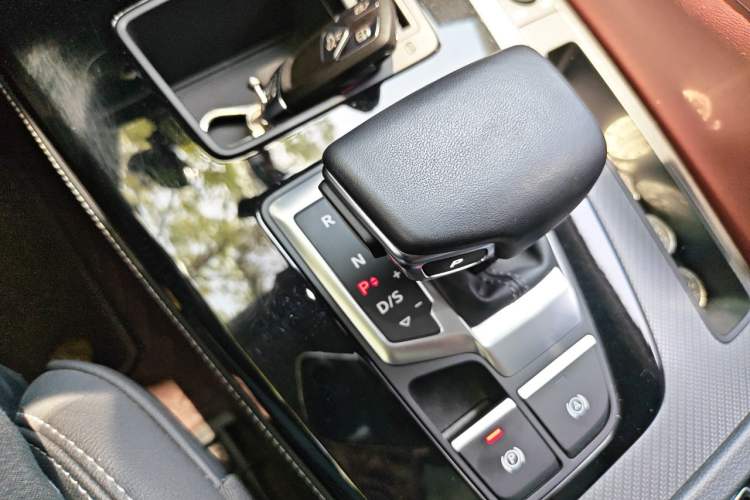 Used Audi Q5L 2022 40T RS Package Performance Model Gear Lever