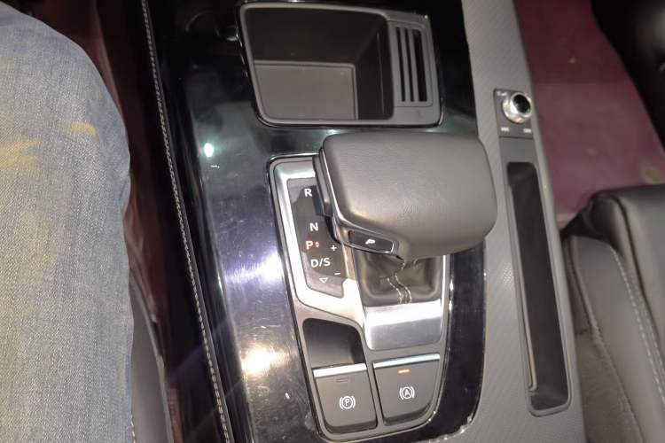 Used Audi Q5L 2022 Updated 45T Luxury Dynamic Version Gear Lever